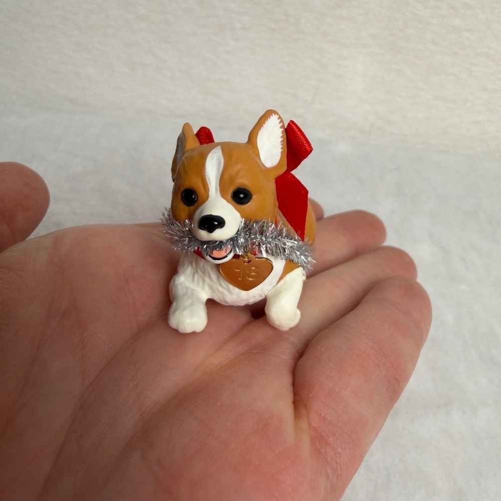 Hallmark Keepsake Welsh Corgi Puppy Love 2018 Christmas Ornament QX9346 - Picture 5 of 10